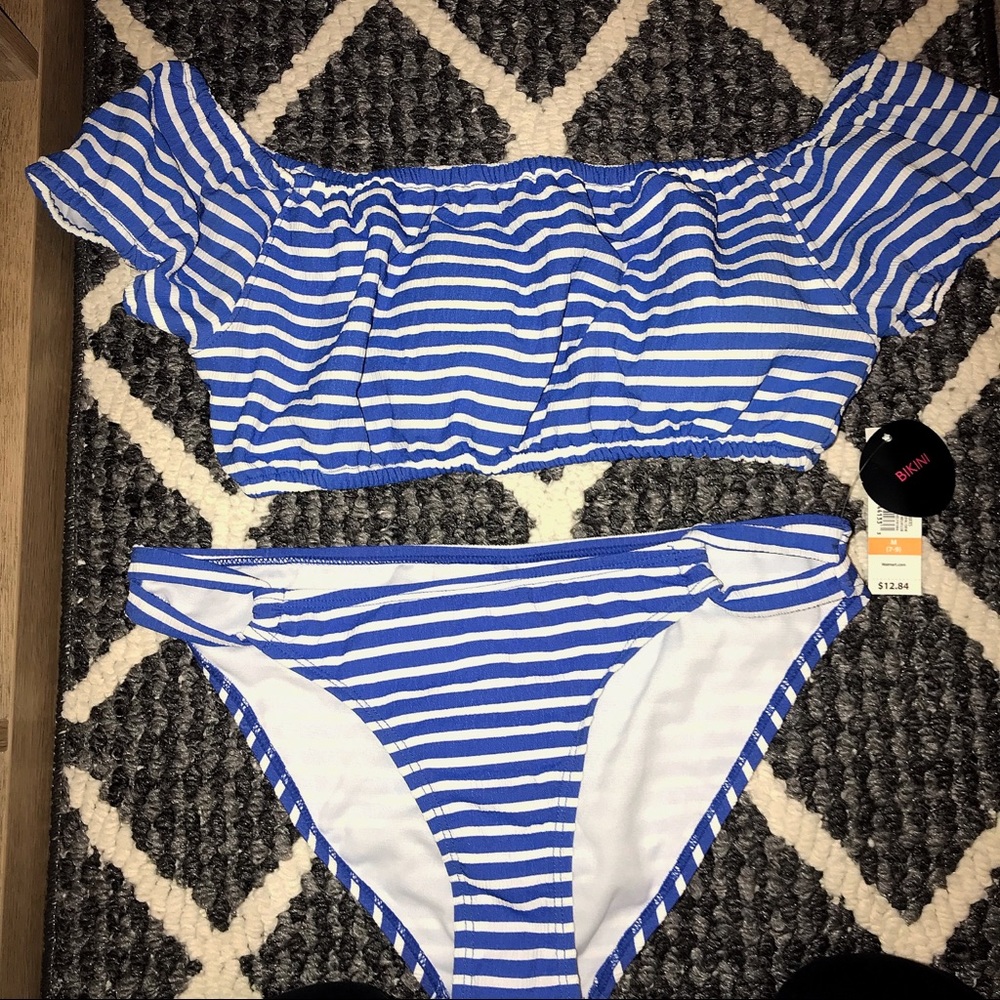 Off the shoulder swim suit 💧